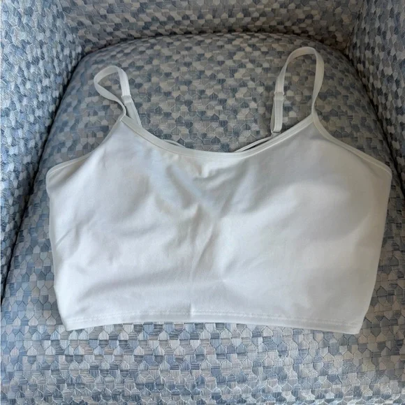 PINK Active sports bra. Ultimate lightly lined. Large.White.Strappy back detail. - Picture 2 of 14